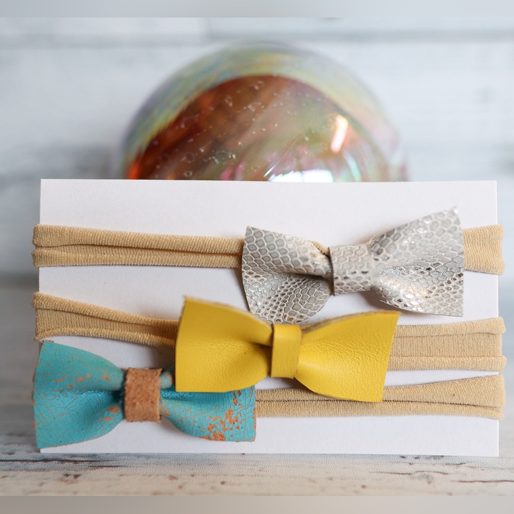 Handmade Leather Bow Headbands
Set of (3) for Dogs, Newborns and Toddlers ❤️